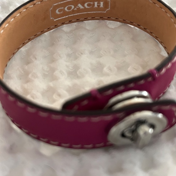 New Coach Leather Wrap Turnlock Bracelet Fuchsia/Magenta/Hot Pink - Picture 4 of 14
